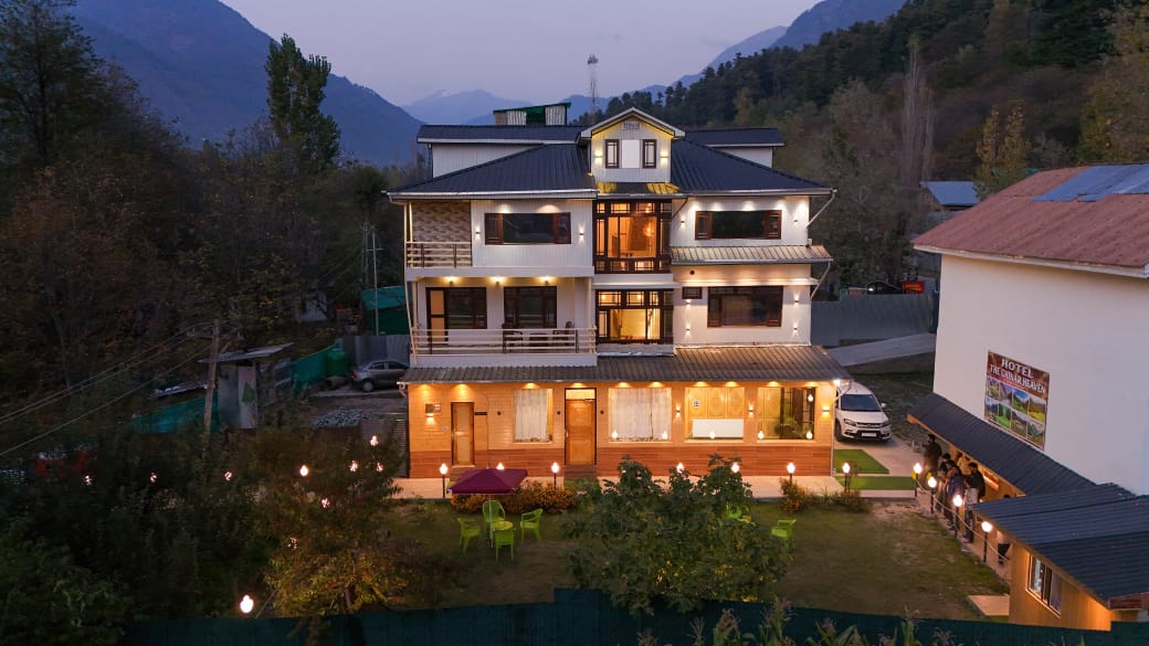 The Chinar Heevan - Image 1